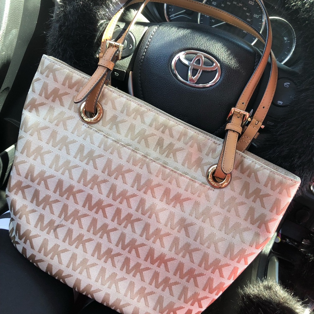Michael Kors Purse & Wallet 🙂